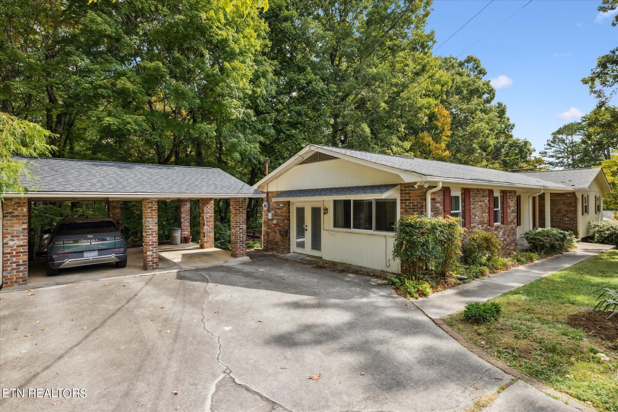 139 Windham Road Oak Ridge, TN 37830 - Photo 2 of 30