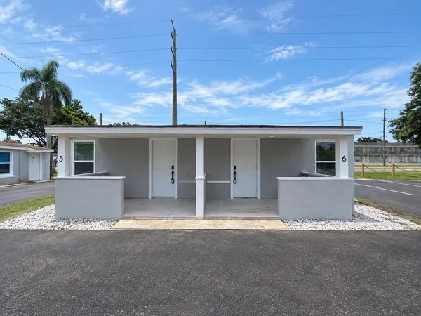 $1,350 | 5680 28th Street North, Unit D5, St. Petersburg, FL 33714