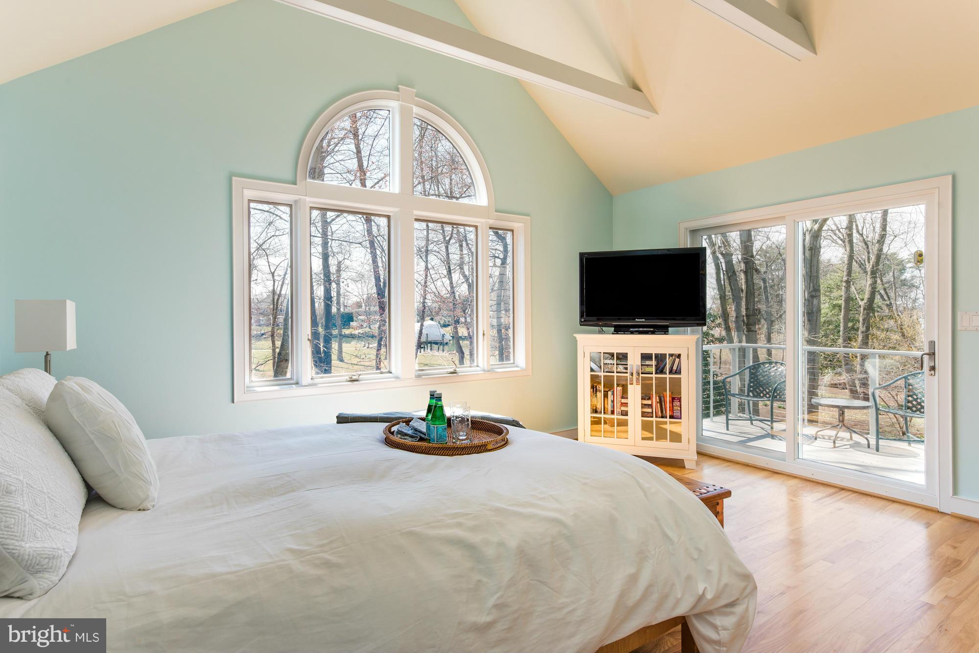 3696 Thomas Point Road Annapolis, MD 21403 - Photo 20 of 30 Bedroom (Master)