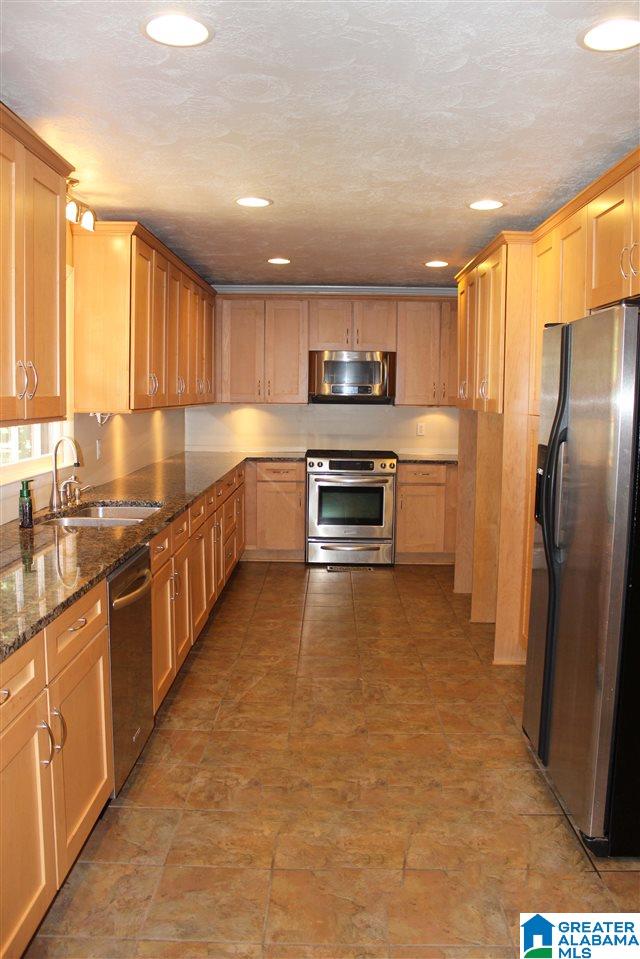 3905 Cloverdale Road Anniston, AL 36207 - Photo 2 of 26