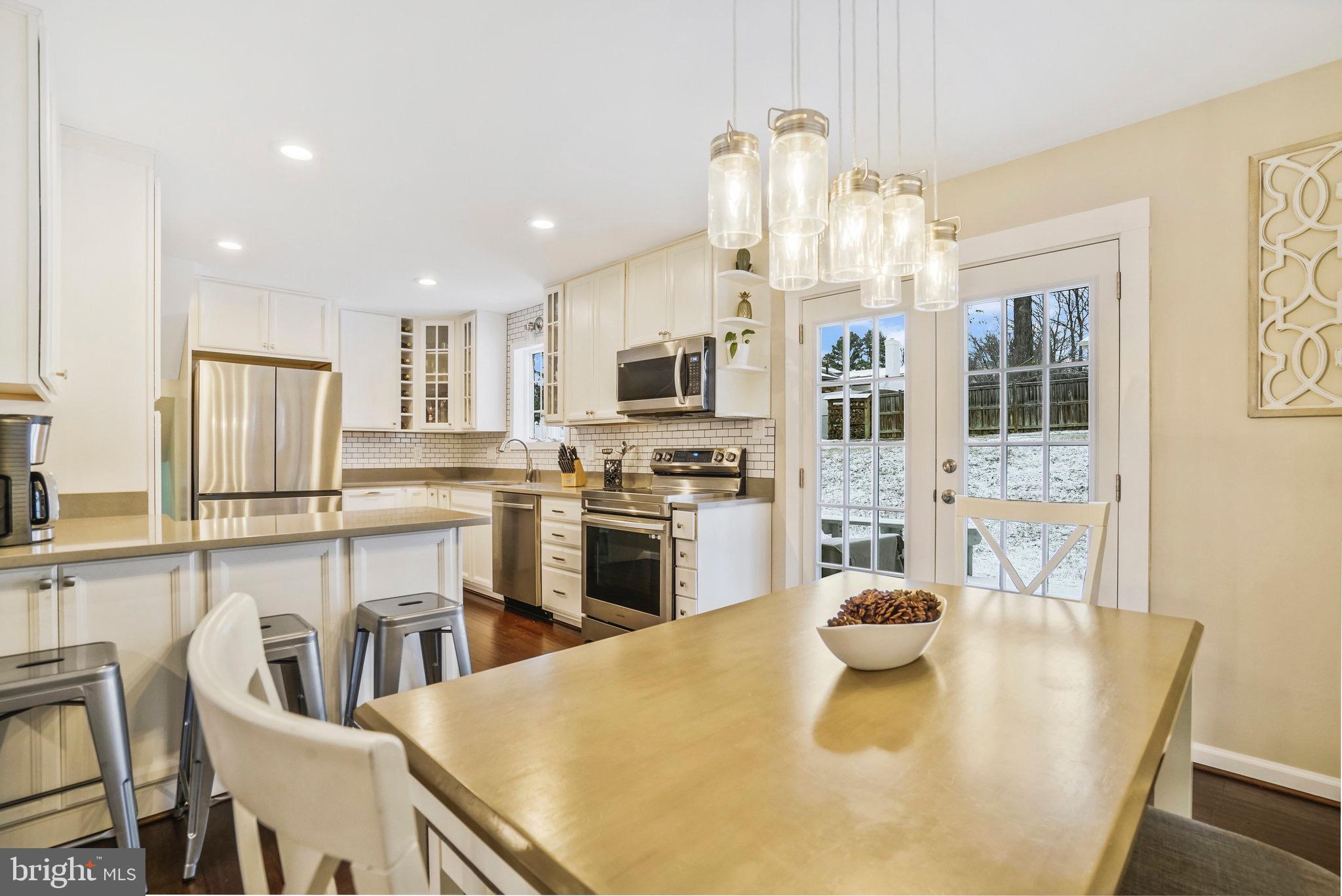 7604 Gresham Street Springfield, VA 22151 - Photo 8 of 58 Gallery Image 8