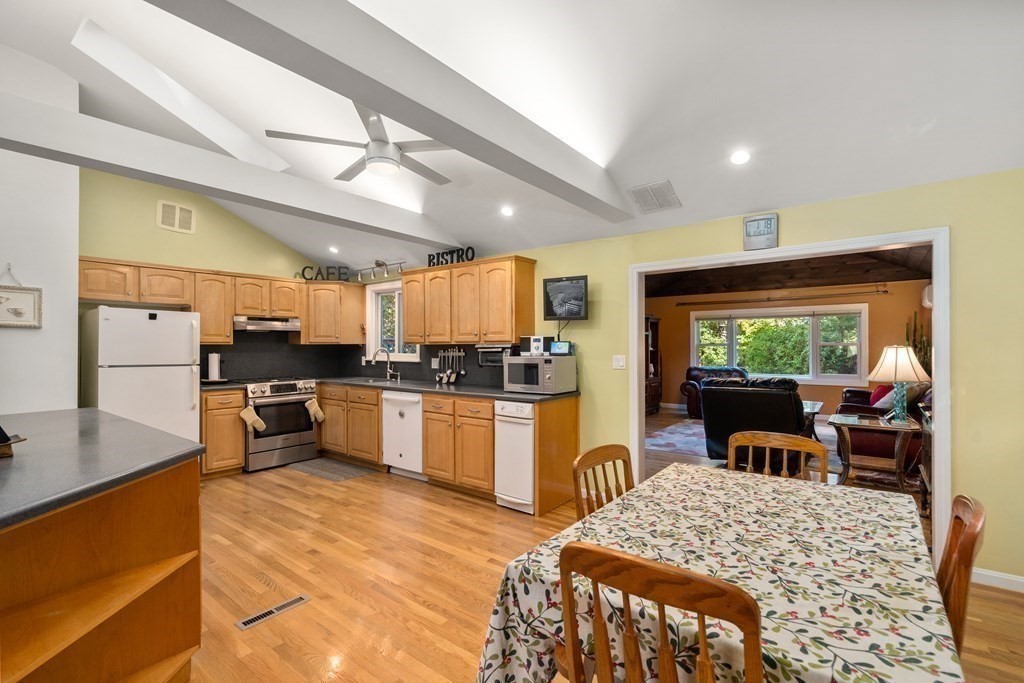69 Mountain Road Burlington, MA 01803 - Photo 4 of 35 Gallery Image 4