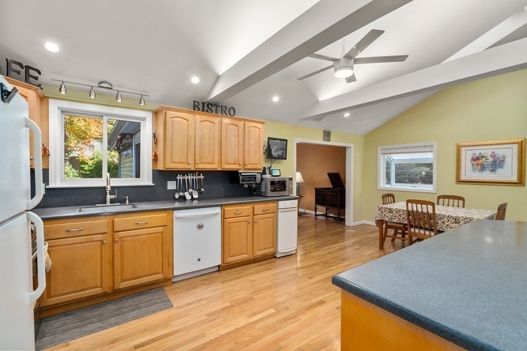 69 Mountain Road Burlington, MA 01803 - Photo 5 of 35 Gallery Image 5