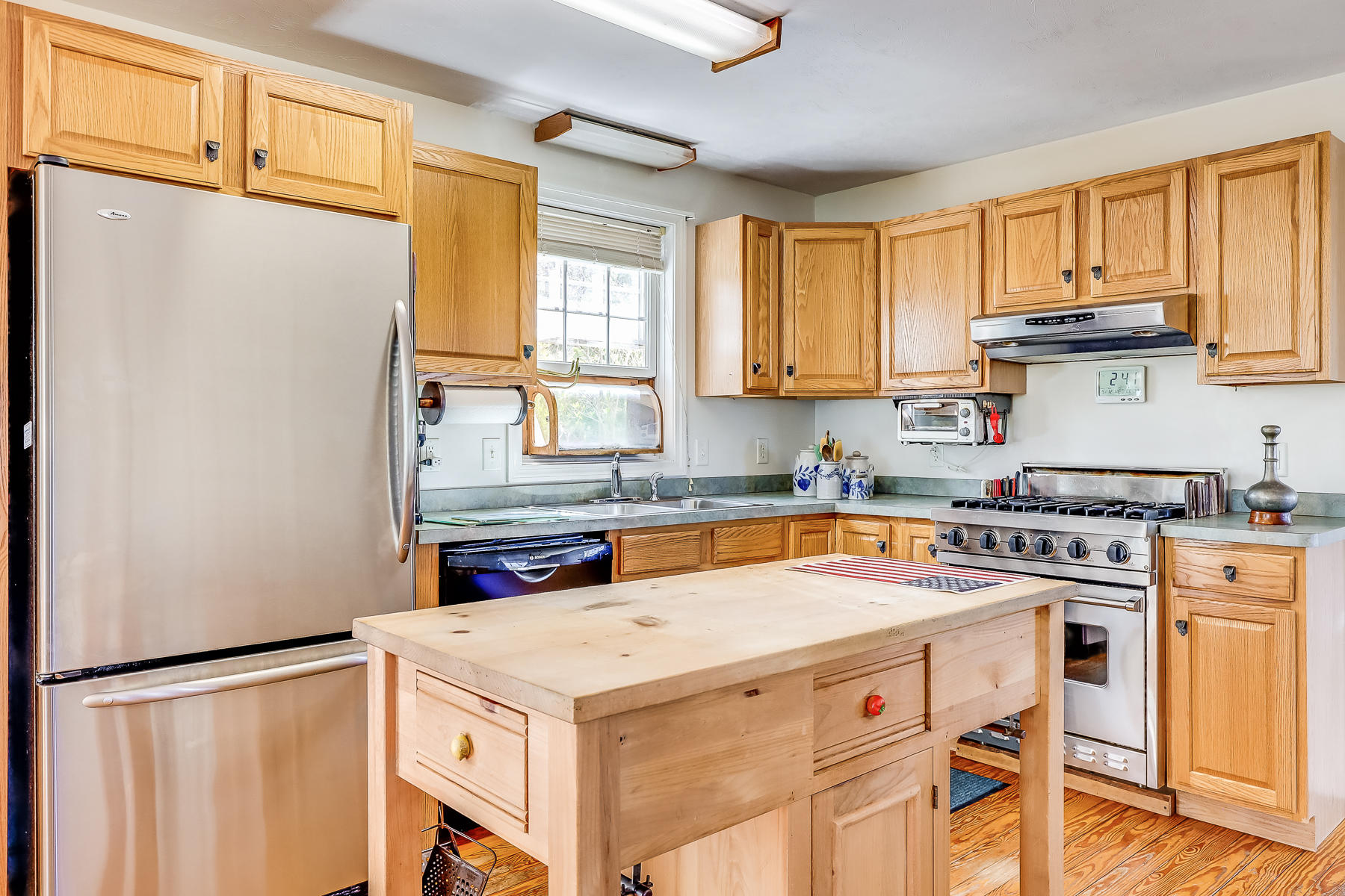202 Northgate Road North Chatham, MA 02633 - Photo 20 of 34 a kitchen with a stove a sink and a refrigerator