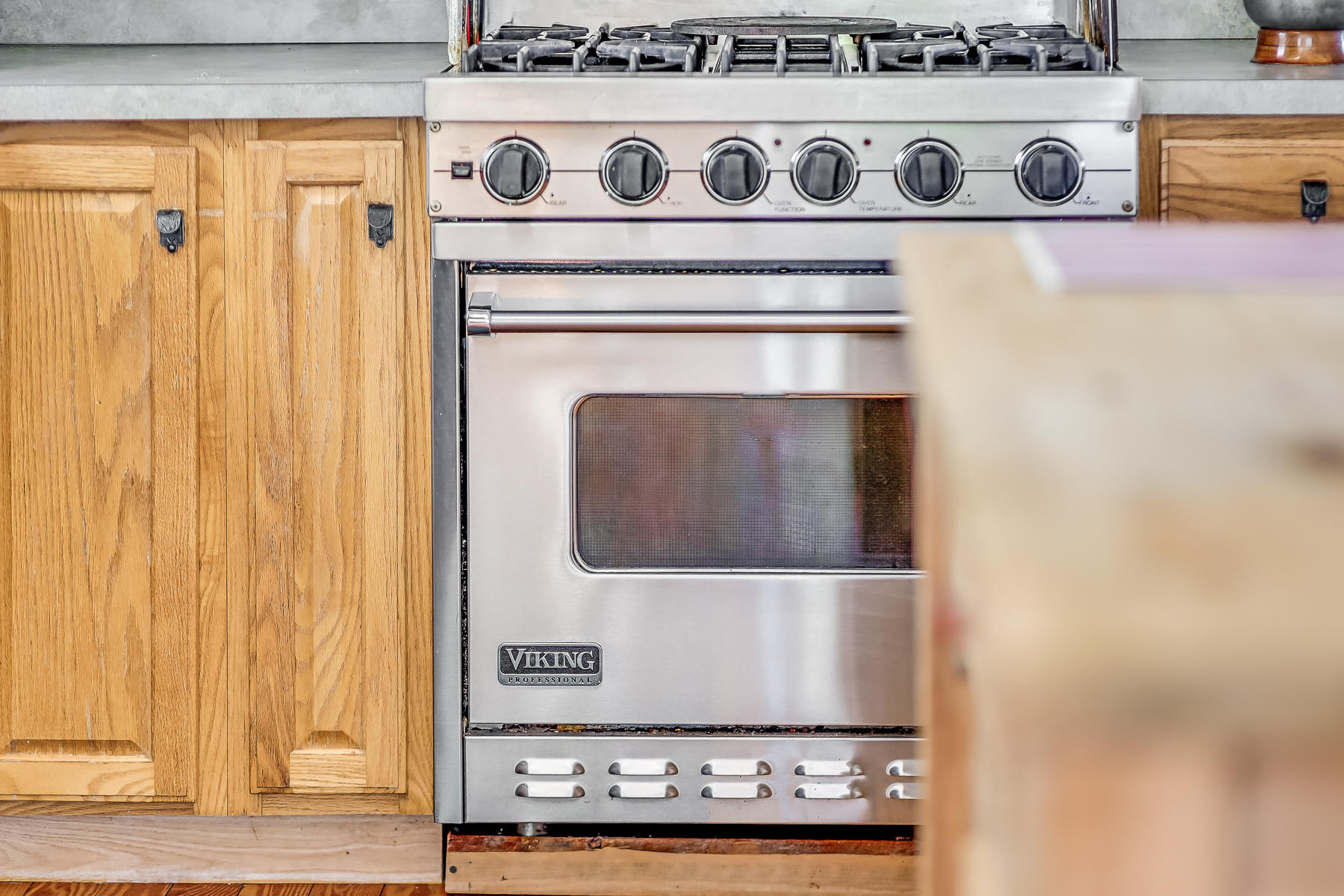202 Northgate Road North Chatham, MA 02633 - Photo 21 of 34 a close view of a stove top oven