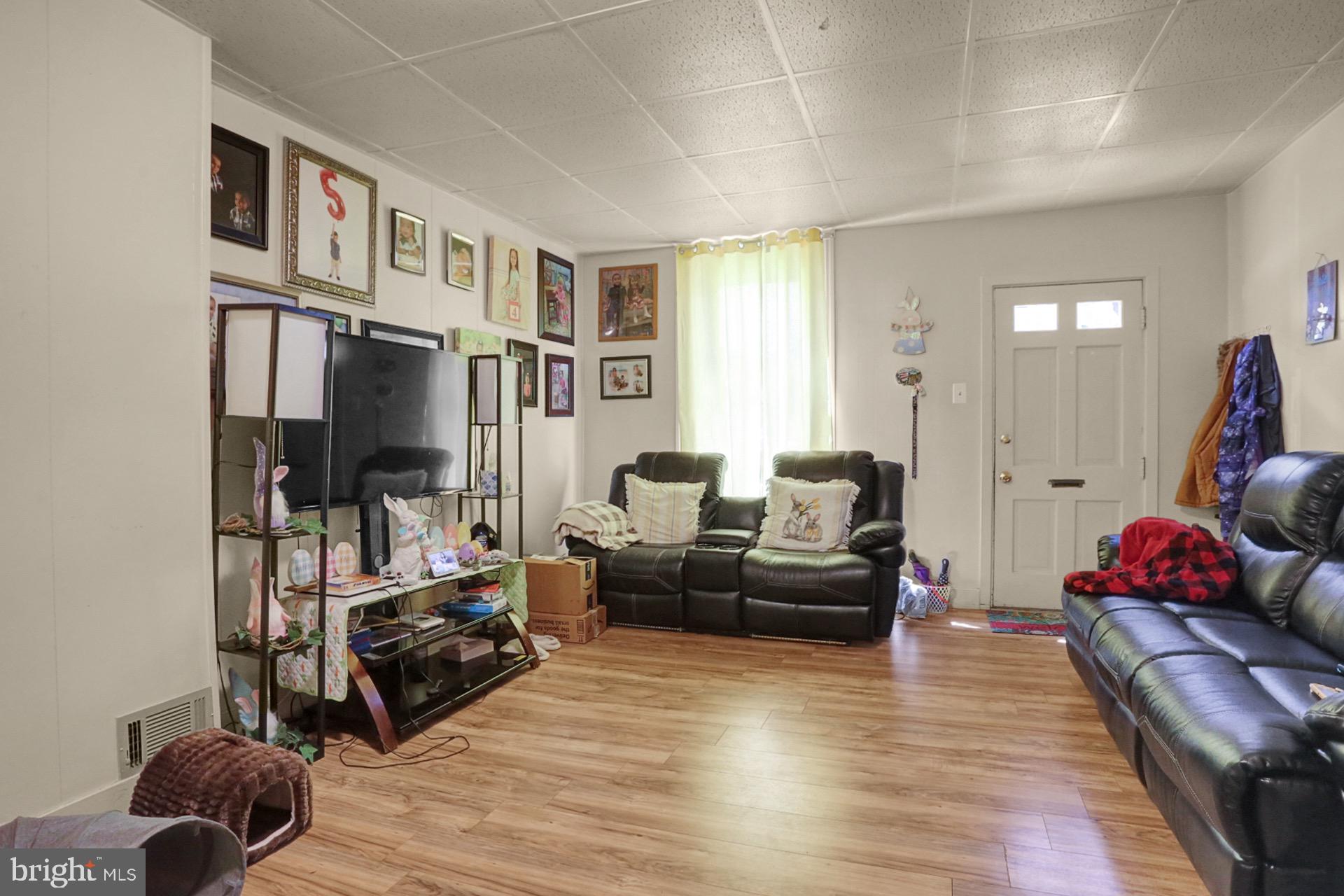 1123 Spring Street Reading, PA 19604 - Photo 4 of 27 Gallery Image 4