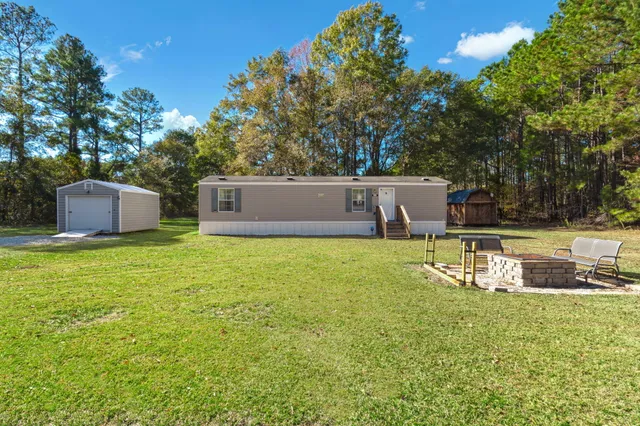 $205,000 | 602 Murphy Bay Drive, Cross, SC 29436