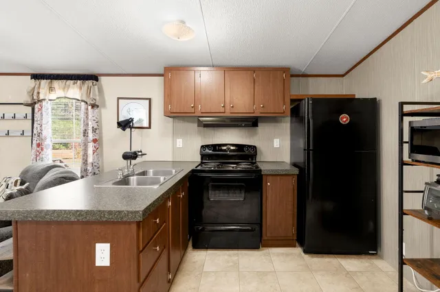 $205,000 | 602 Murphy Bay Drive, Cross, SC 29436