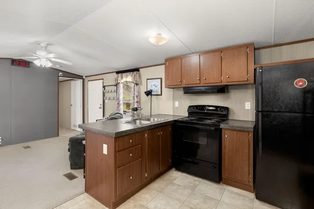 $205,000 | 602 Murphy Bay Drive, Cross, SC 29436