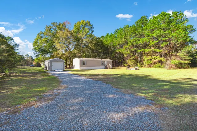 $205,000 | 602 Murphy Bay Drive, Cross, SC 29436