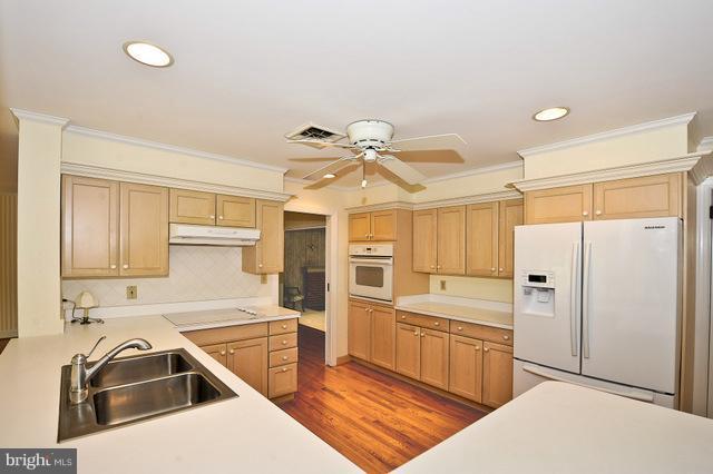 3985 Germantown Road Edgewater, MD 21037 - Photo 2 of 29 Kitchen