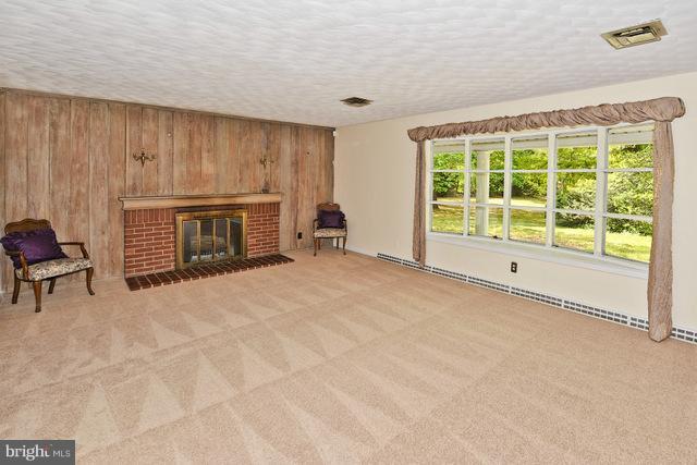 3985 Germantown Road Edgewater, MD 21037 - Photo 15 of 29 Living Room