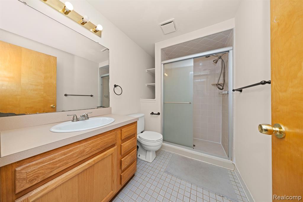 694 Tennyson Rochester Hills, MI 48307 - Photo 19 of 28