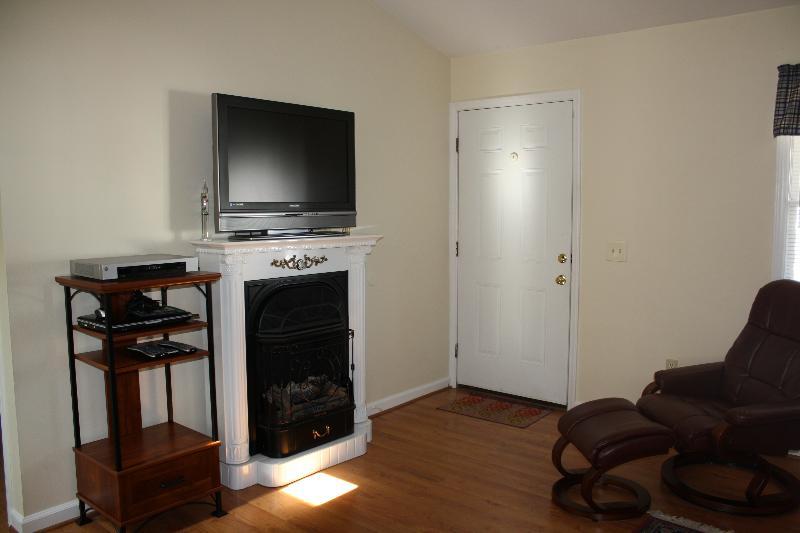 1485 Kefauver Road Southeast Roanoke, VA 24014 - Photo 4 of 13 Living Room
