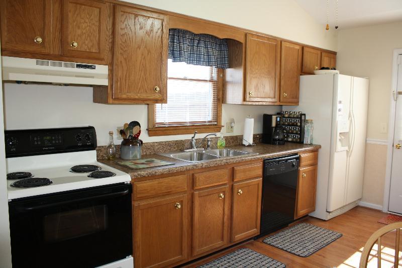 1485 Kefauver Road Southeast Roanoke, VA 24014 - Photo 6 of 13 Kitchen