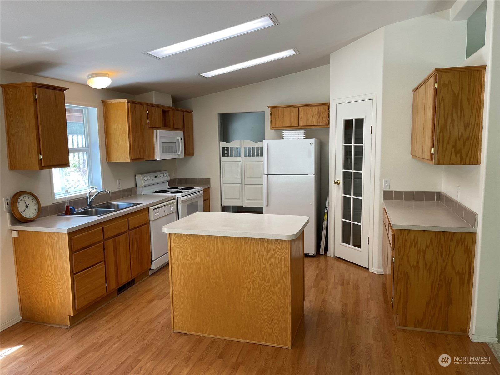 312 Rhododendron Drive Sequim, WA 98382 - Photo 14 of 32 Gallery Image 14