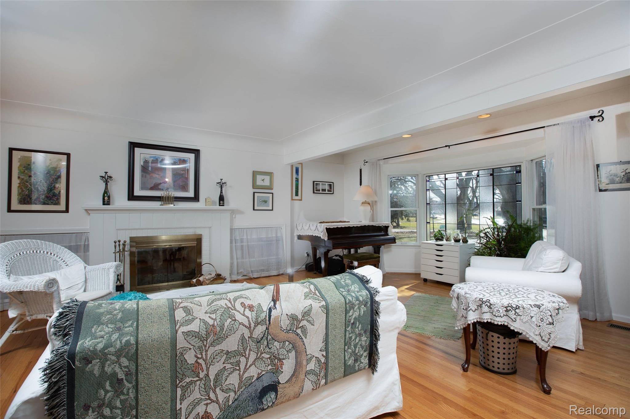 6 Ridgemont Court Dearborn, MI 48124 - Photo 30 of 54 -21.jpg