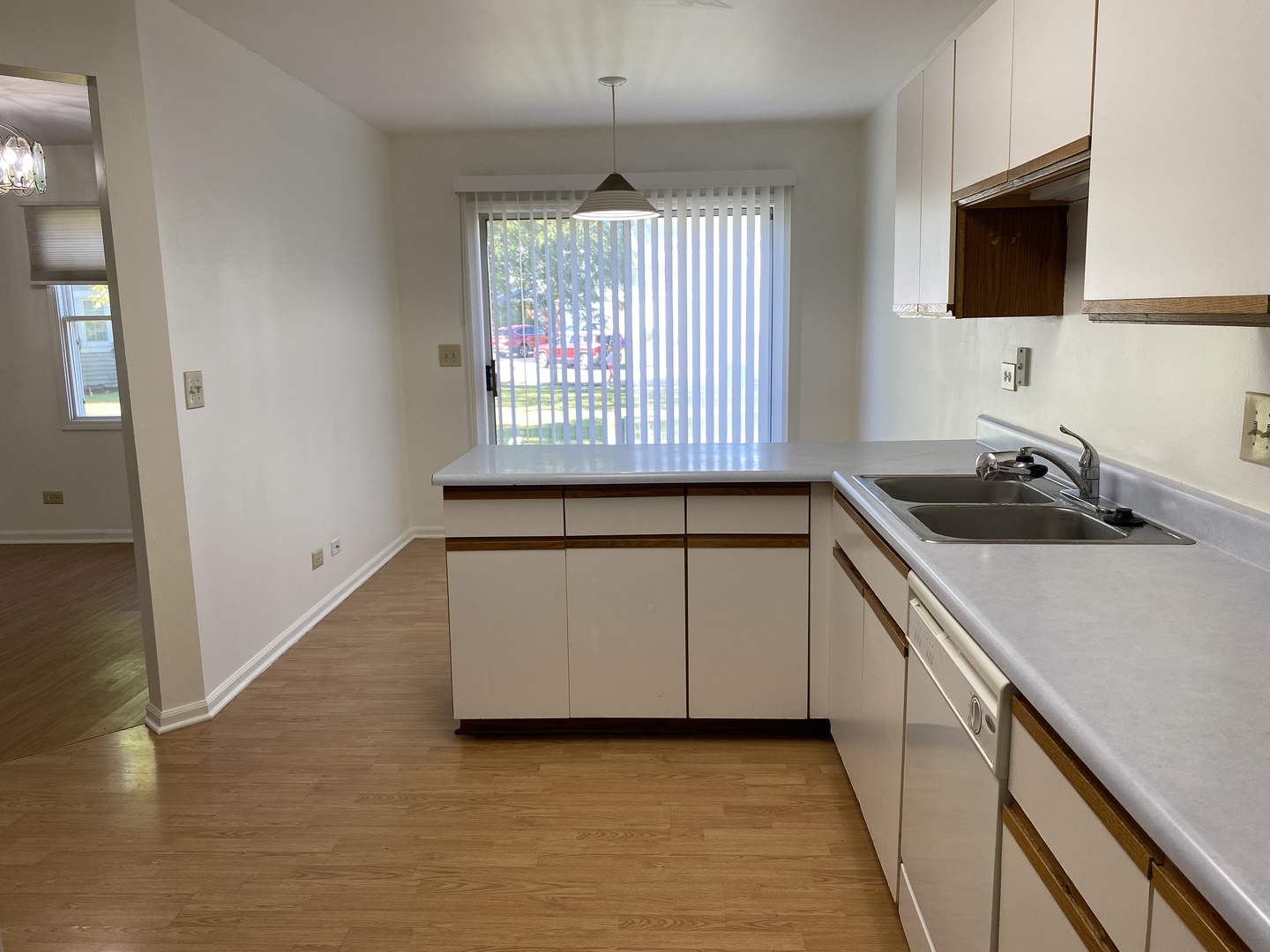 720 Daybreak Lane, Unit 720 Carol Stream, IL 60188 - Photo 8 of 22 a kitchen that has a sink and a stove top oven