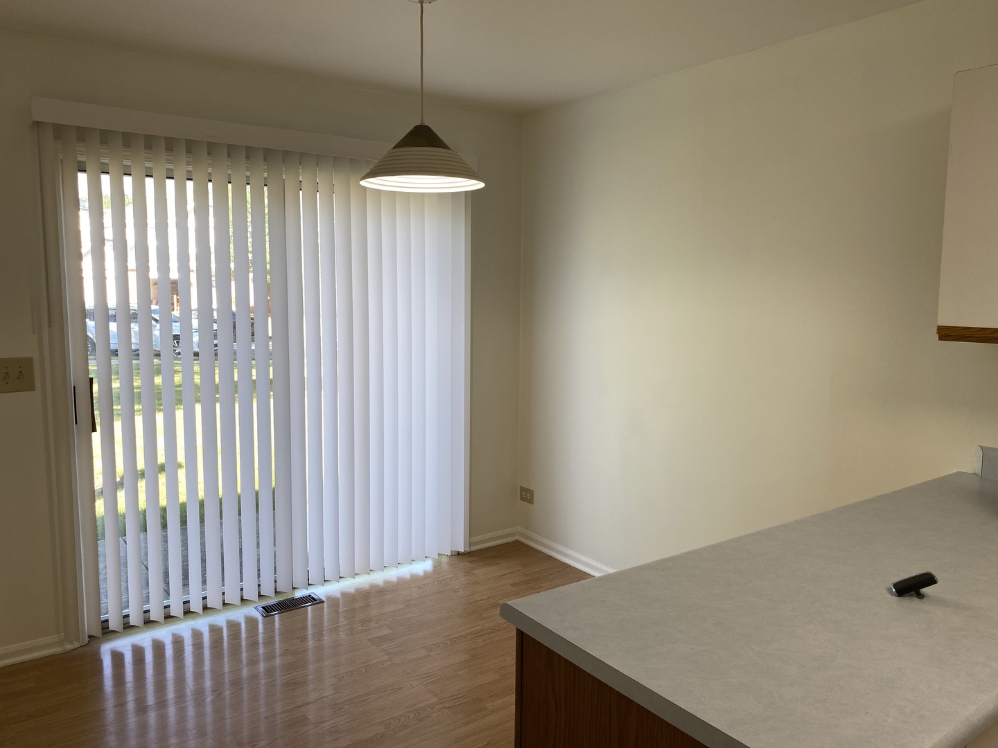 720 Daybreak Lane, Unit 720 Carol Stream, IL 60188 - Photo 10 of 22 a view of an empty room and window