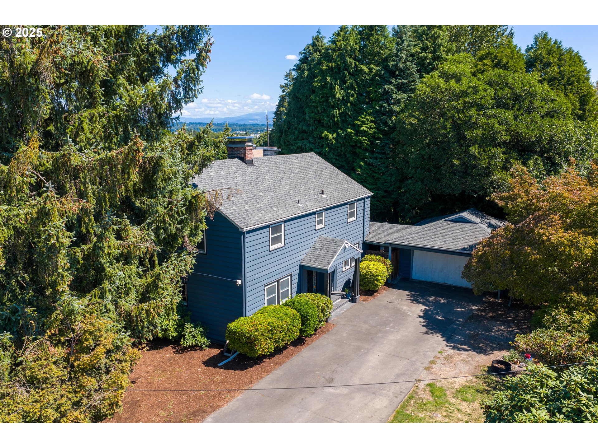 a view of an house with chairs and yard