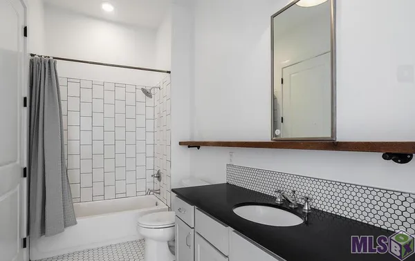 $410,000 | 255 East Boyd Drive, Unit 304, Baton Rouge, LA 70808