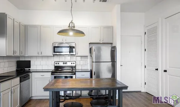 $410,000 | 255 East Boyd Drive, Unit 304, Baton Rouge, LA 70808