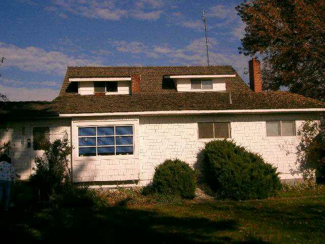 1150 Mountainview Road Grandview, WA 98930 - Photo 5 of 9 a front view of a house with a yard
