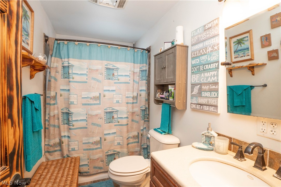 8242-8244 Navarre Road Southwest Massillon, OH 44646 - Photo 12 of 22 Full Bathroom