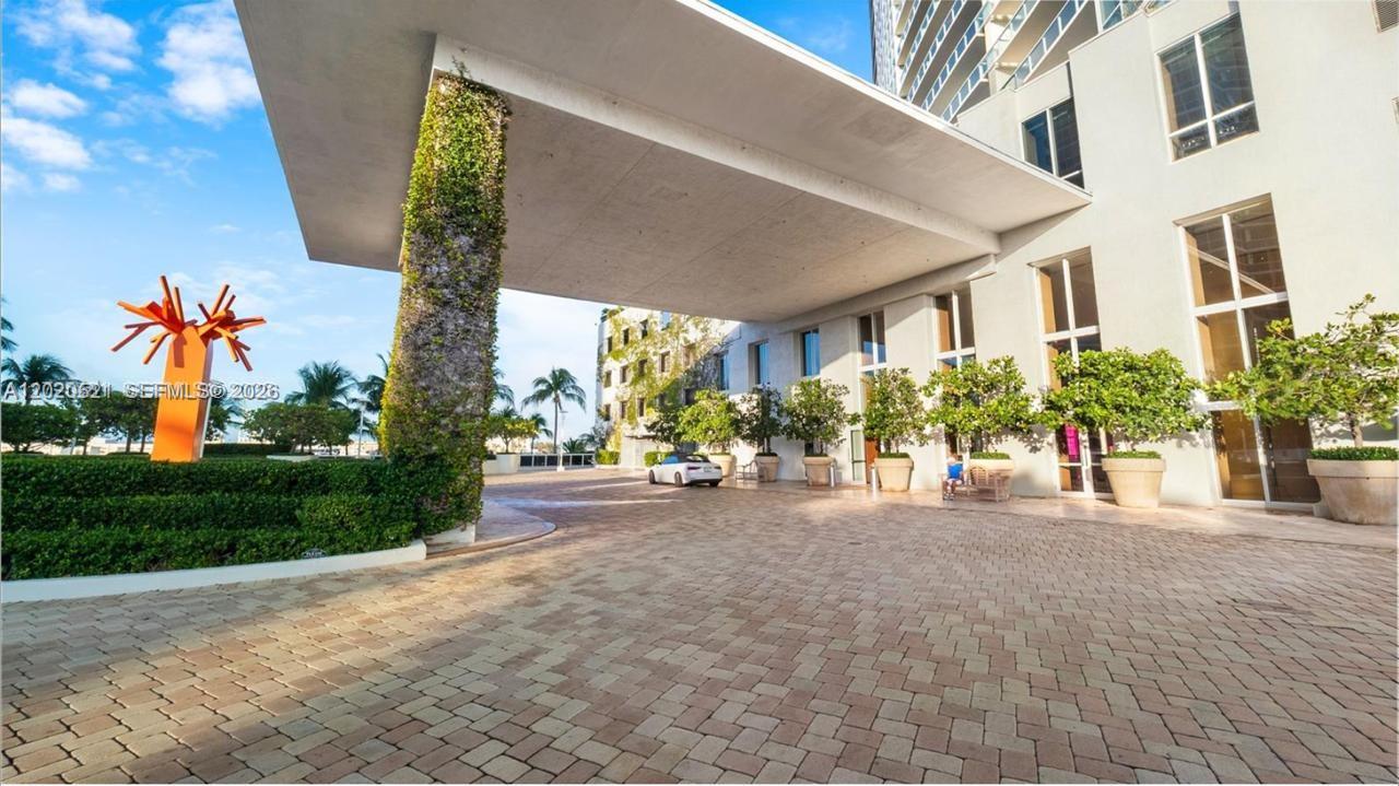 450 Alton Road, Unit 2810 Miami Beach, FL 33139 - Photo 28 of 38