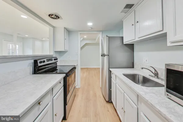 $2,500 | 9841 Hagel Circle, Lorton, VA 22079