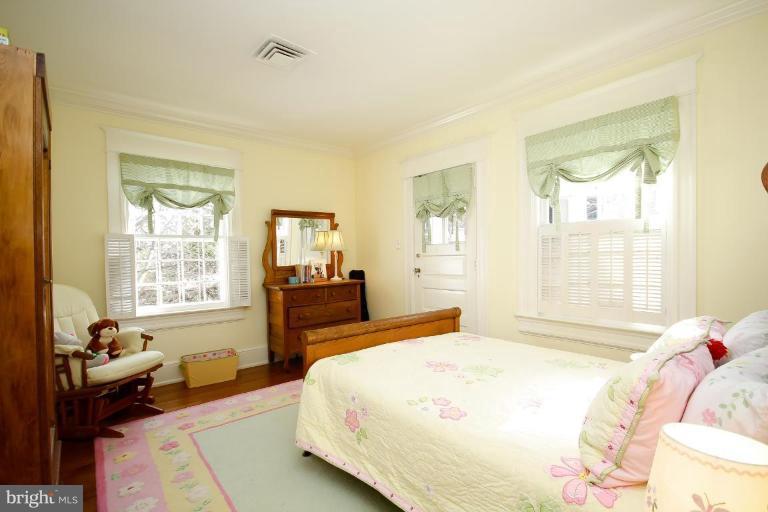 1600 Russell Road Alexandria, VA 22301 - Photo 13 of 30 Bath #3