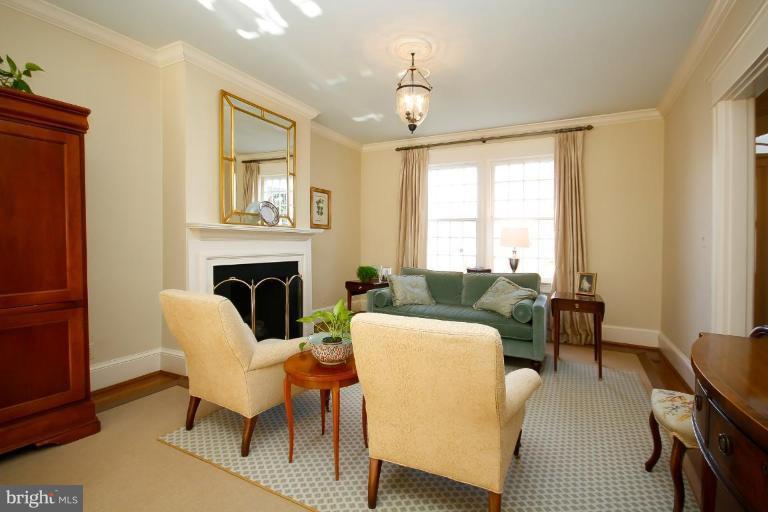 1600 Russell Road Alexandria, VA 22301 - Photo 15 of 30 Living Room #2