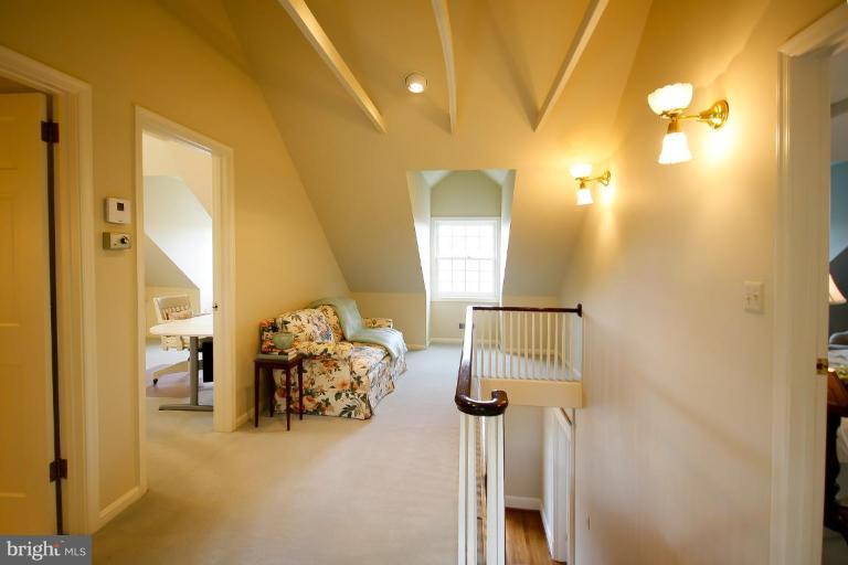 1600 Russell Road Alexandria, VA 22301 - Photo 22 of 30 top level hallway and landing
