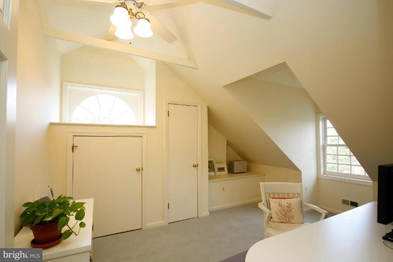 1600 Russell Road Alexandria, VA 22301 - Photo 25 of 30 Bedroom #5