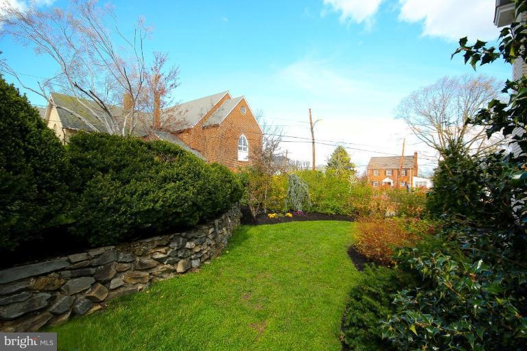 1600 Russell Road Alexandria, VA 22301 - Photo 27 of 30 Back yard