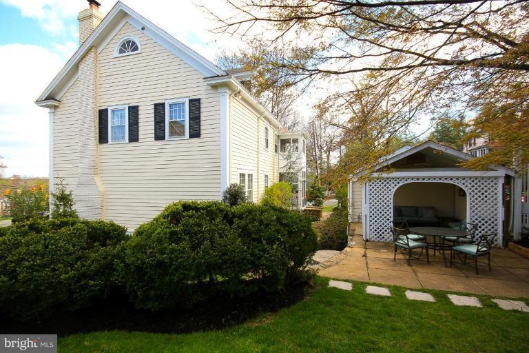 1600 Russell Road Alexandria, VA 22301 - Photo 28 of 30 Patio
