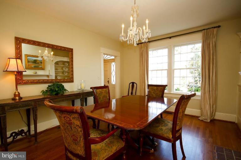 1600 Russell Road Alexandria, VA 22301 - Photo 4 of 30 Dining Room