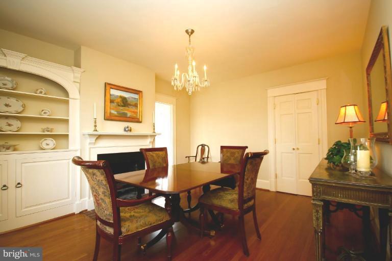 1600 Russell Road Alexandria, VA 22301 - Photo 5 of 30 Dining Room #2
