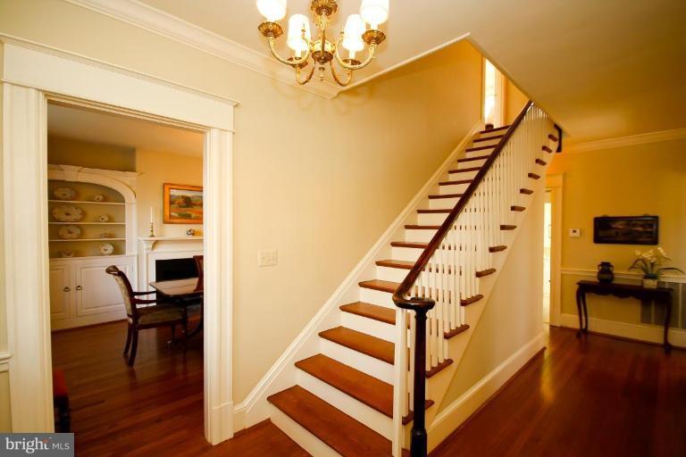 1600 Russell Road Alexandria, VA 22301 - Photo 8 of 30 Staircase