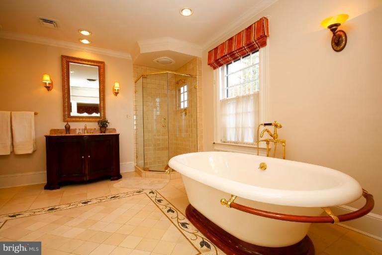 1600 Russell Road Alexandria, VA 22301 - Photo 10 of 30 Master Bath