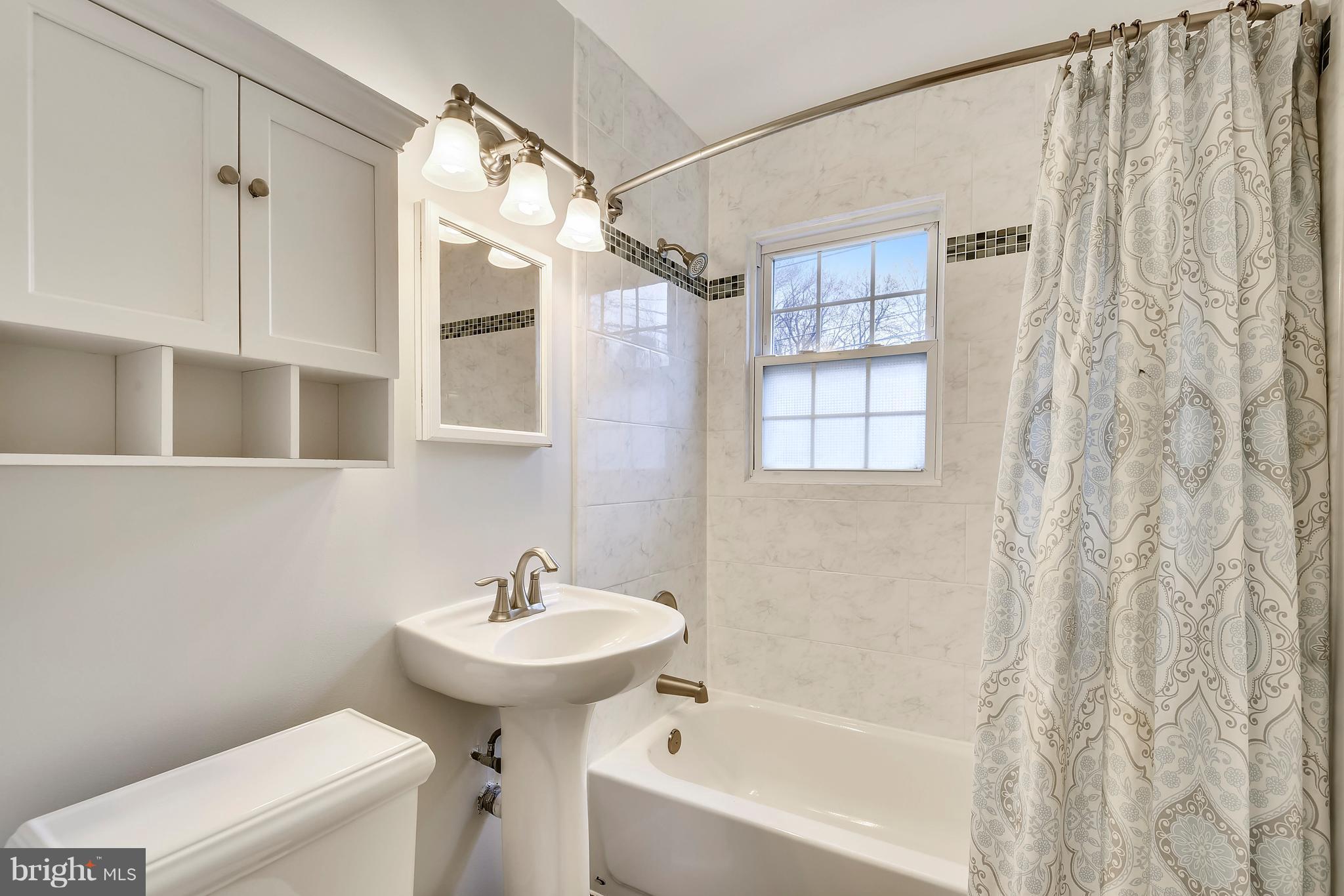 9502 2nd Avenue Silver Spring, MD 20910 - Photo 11 of 25 Bath