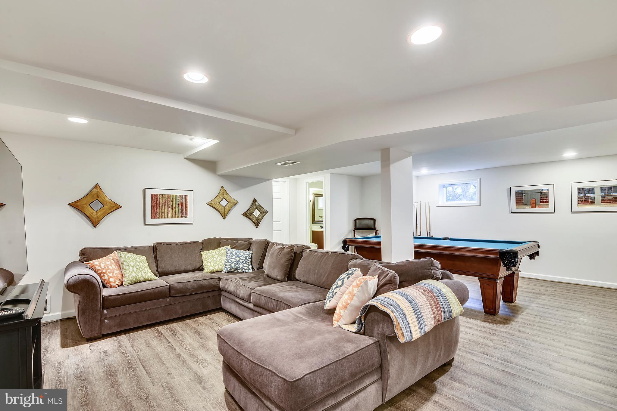 9502 2nd Avenue Silver Spring, MD 20910 - Photo 15 of 25 Family Room