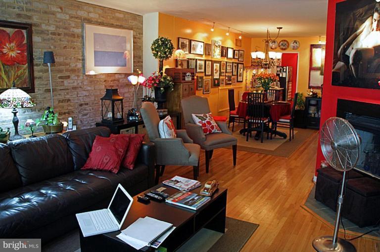 282 M Street Southwest, Unit 282 Washington, DC 20024 - Photo 8 of 19 Living Room #3