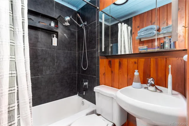 a view of a house with a yard and garage