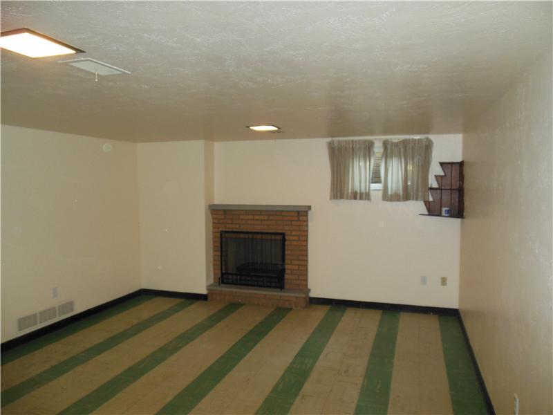 518 Agnew Road Baldwin, PA 15227 - Photo 11 of 15 Great Room. Fireplace