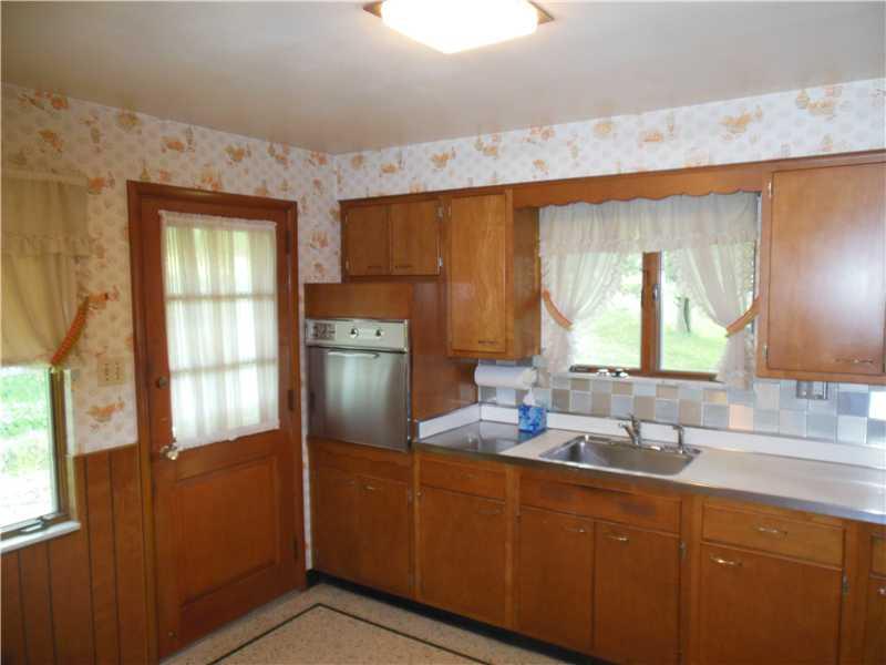 518 Agnew Road Baldwin, PA 15227 - Photo 7 of 15 Kitchen.