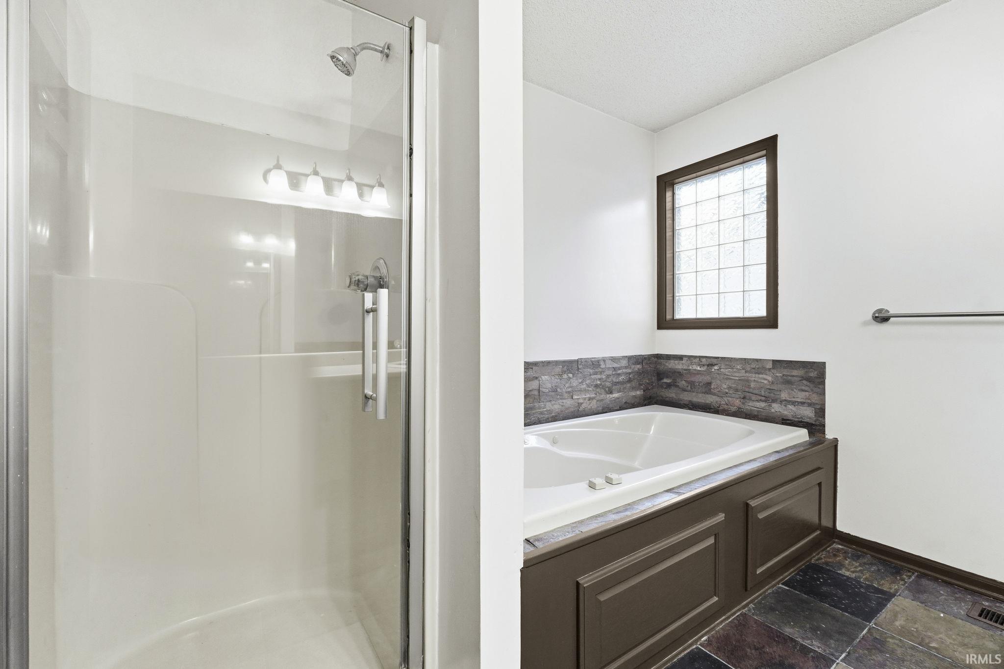 9406 Mill Ridge Run Fort Wayne, IN 46835 - Photo 17 of 34