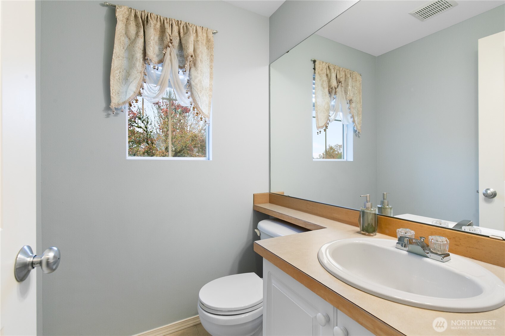22607 42nd Place South, Unit 13 Kent, WA 98032 - Photo 7 of 19 a bathroom with a toilet sink and mirror
