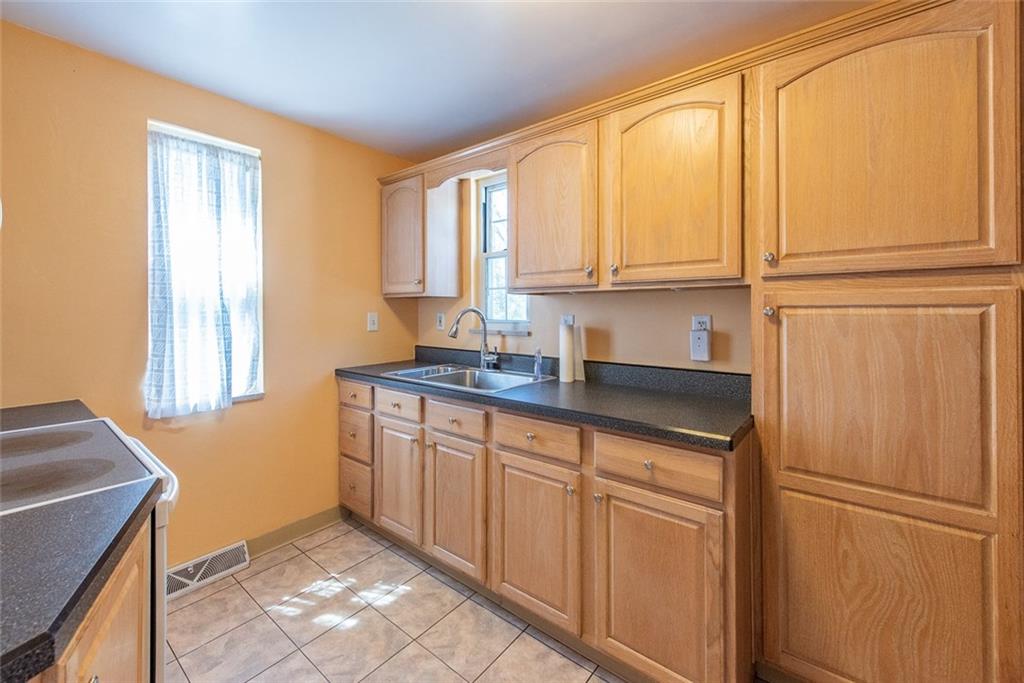 204 Idlewood Road Pittsburgh, PA 15235 - Photo 9 of 24 Gallery Image 9