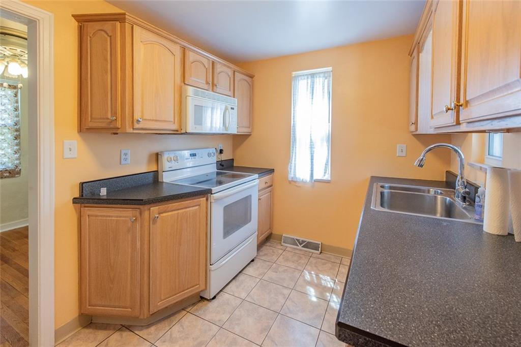 204 Idlewood Road Pittsburgh, PA 15235 - Photo 10 of 24 Gallery Image 10